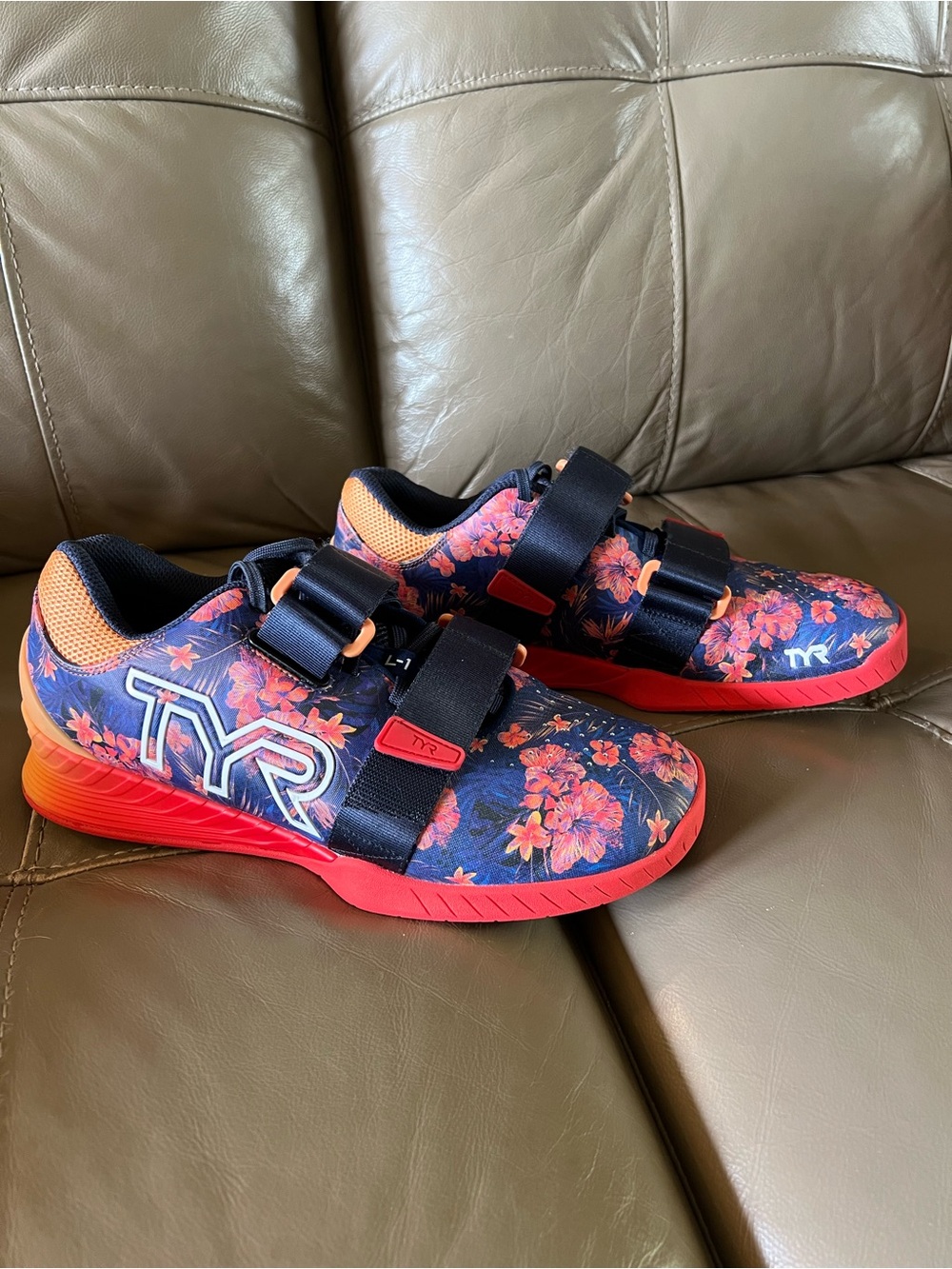 TYR L-1 Lifters - EUC - M8.5/W10 - blue purple red orange floral
